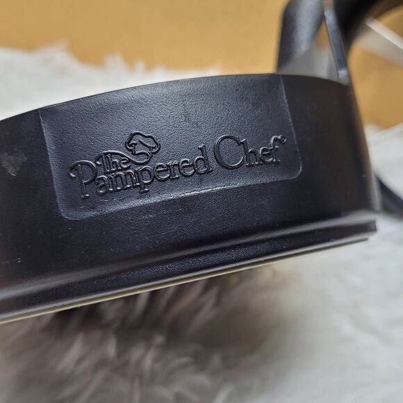 Pampered Chef Veggie Wedger - Picture 3 of 6